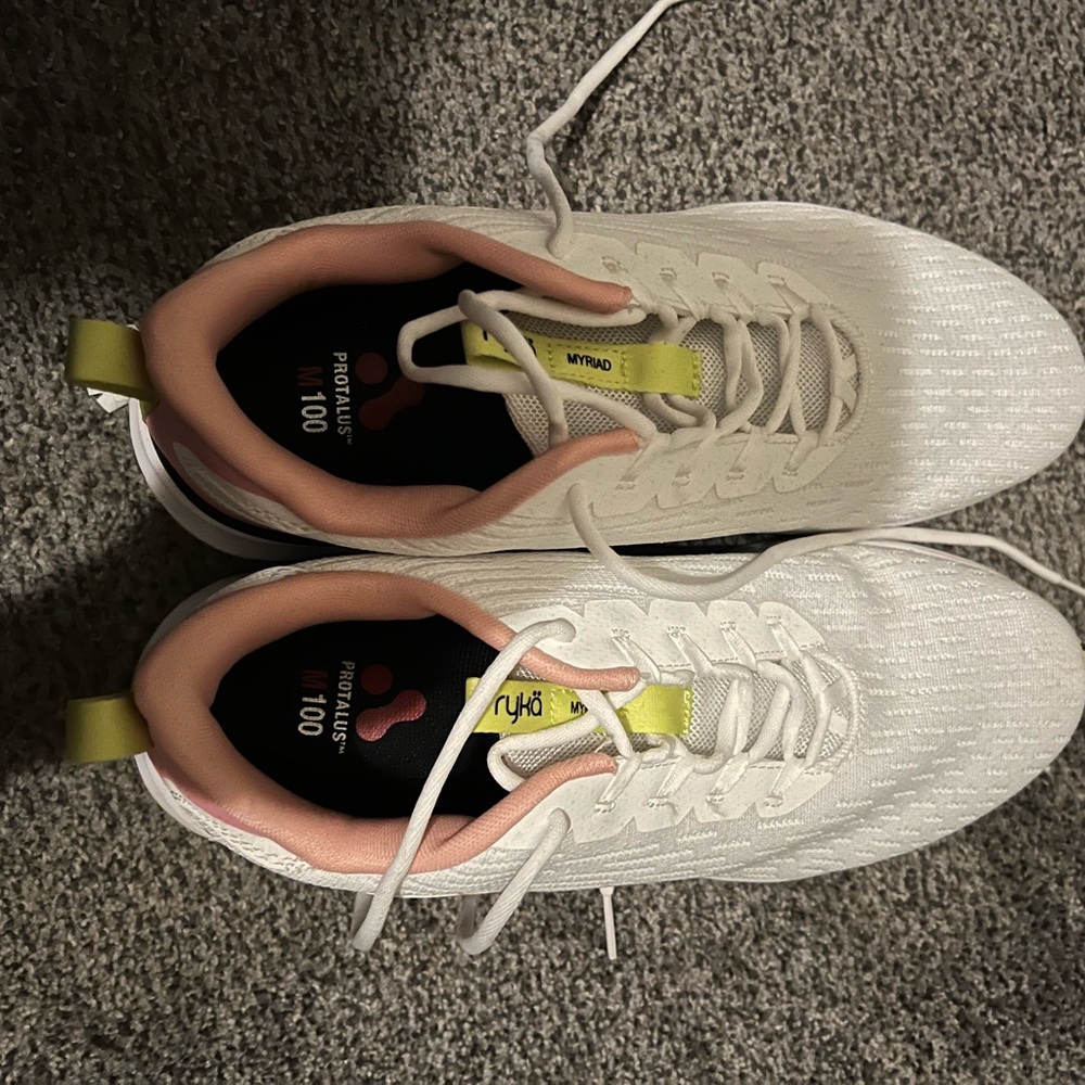 Ryka walking tennis shoes.